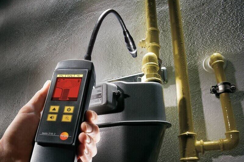 Expert technician using advanced technology to detect gas leaks in a Penrith home